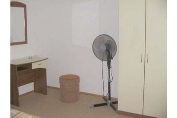 Bulgaria Chata Velika, Exterior